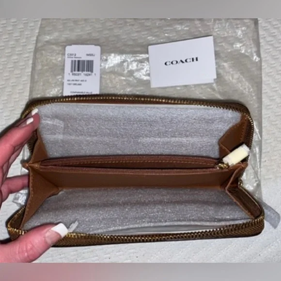 Coach lips print wallet in signature canvas NEW WITH TAGS